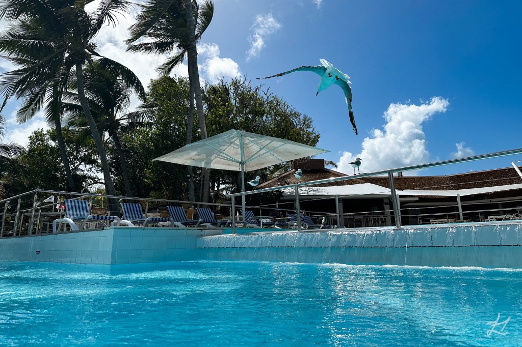 Doubletree by Hilton Noumea Resort pool