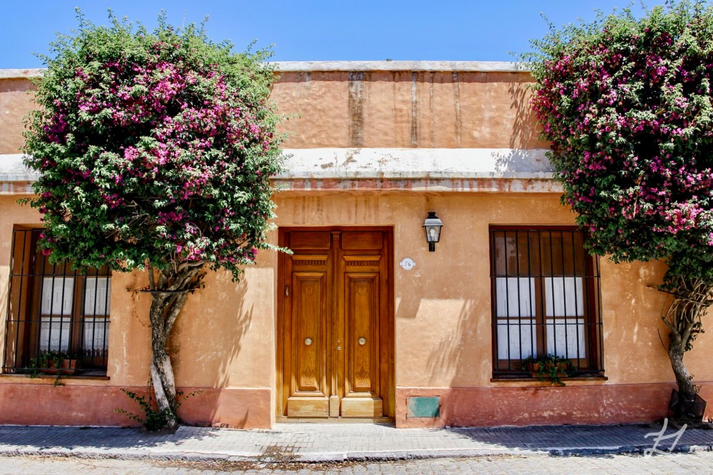 Apricot house in Colonia del Sacramento
